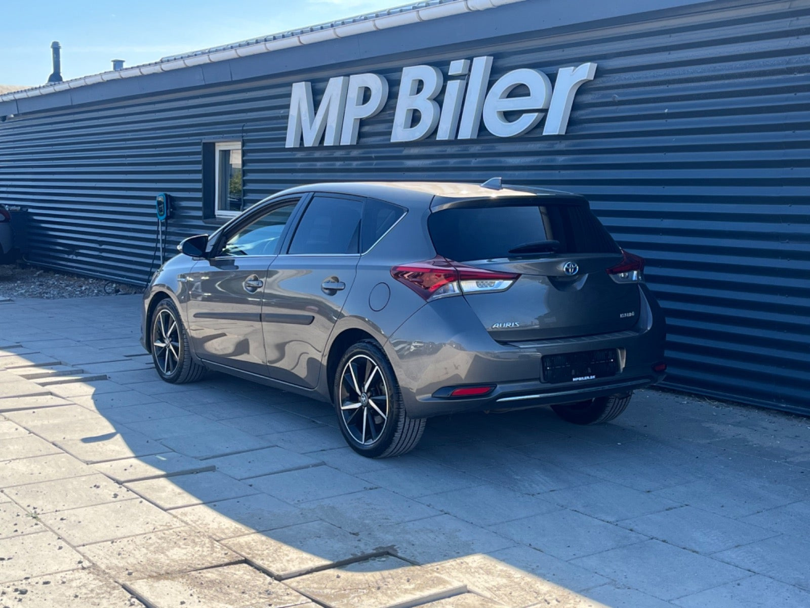 Grå Toyota Auris fra 2018