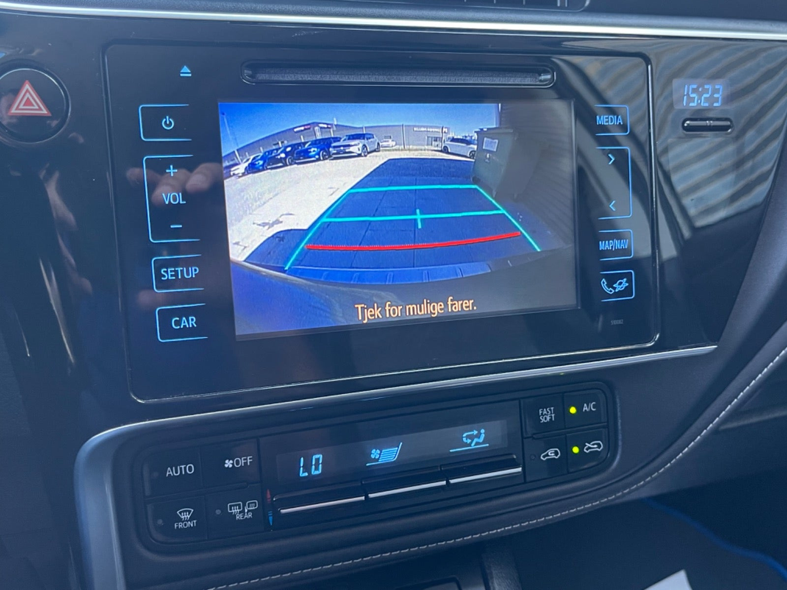 Grå Toyota Auris fra 2018