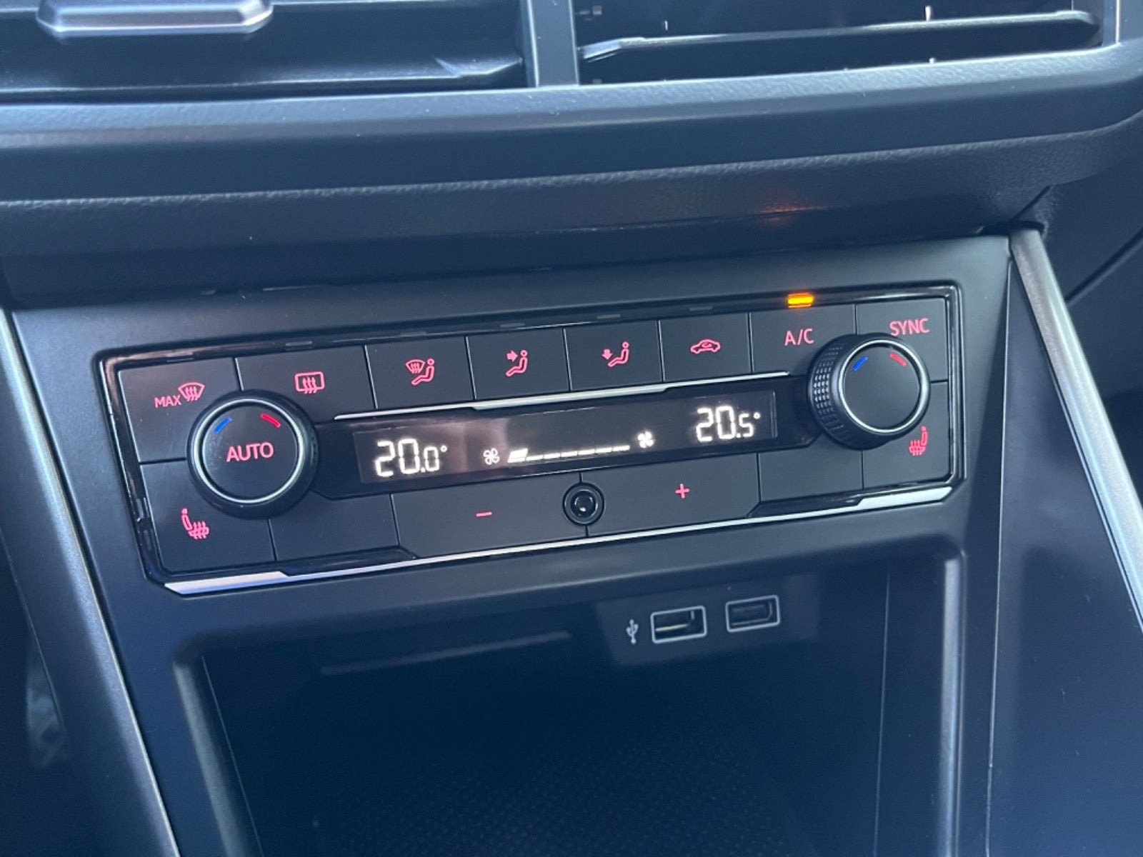 Grå VW Polo fra 2018