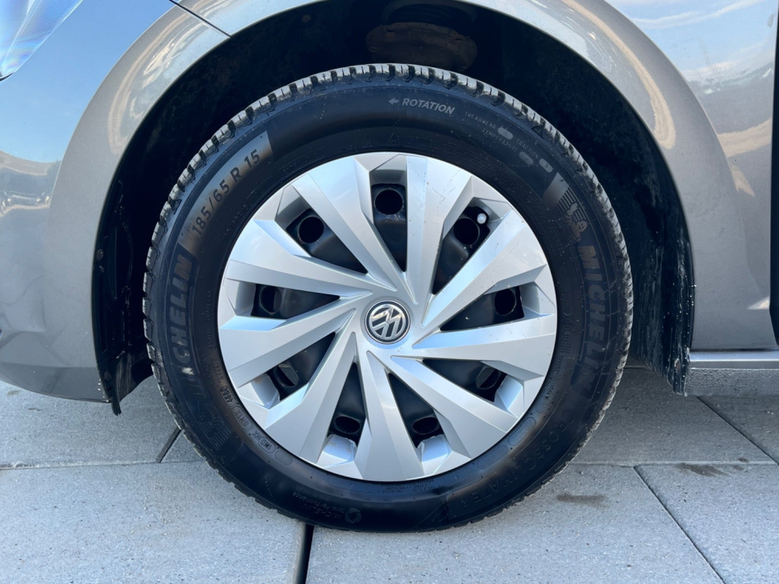 Grå VW Polo fra 2018