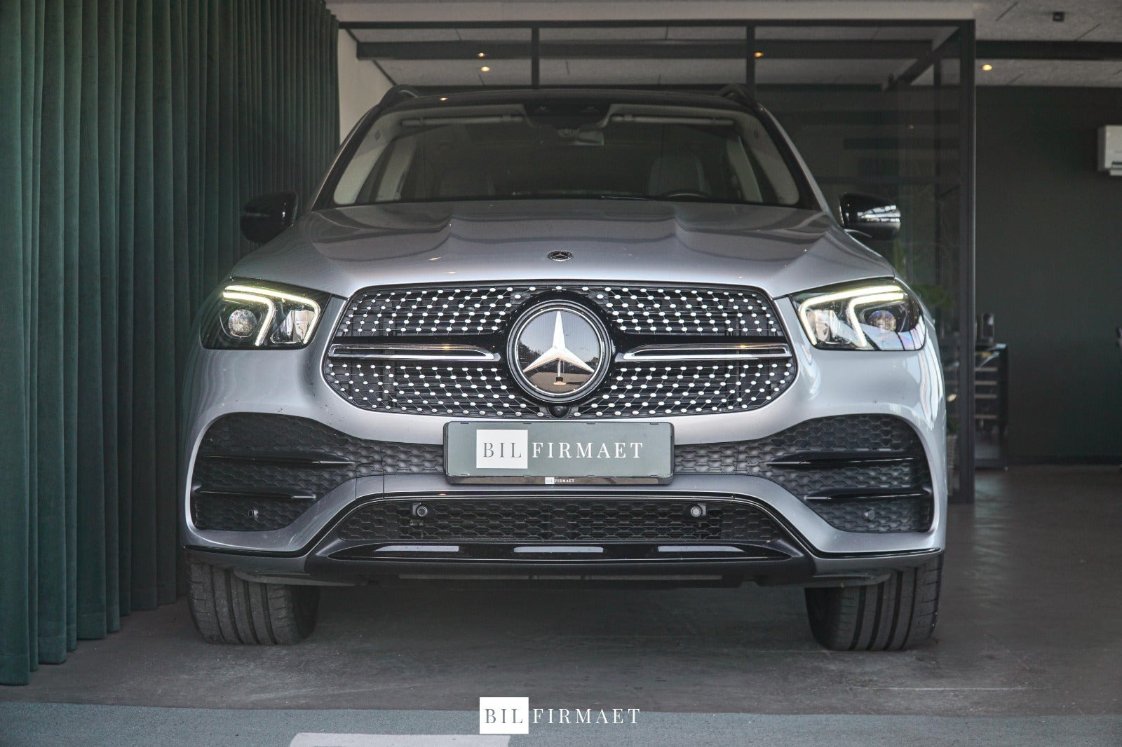 Sølv Mercedes GLE350 de fra 2023
