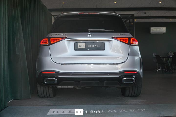 Sølv Mercedes GLE350 de fra 2023