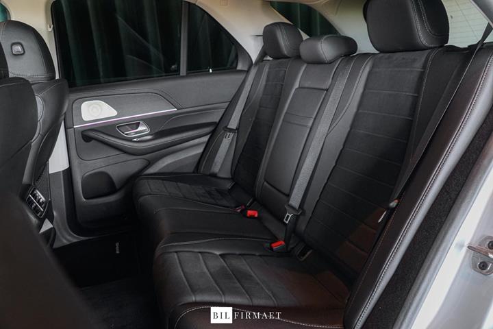 Sølv Mercedes GLE350 de fra 2023