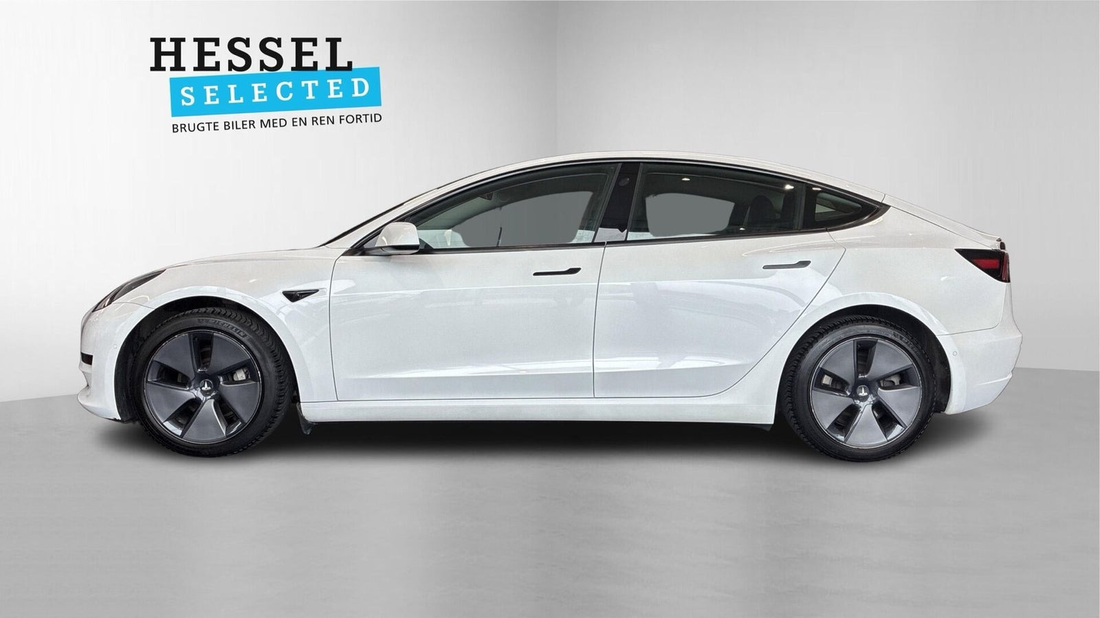 Hvid Tesla Model 3 fra 2021