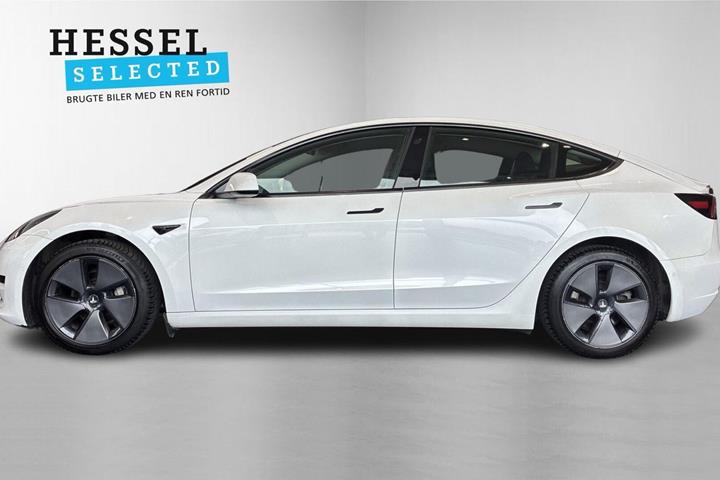 Hvid Tesla Model 3 fra 2021