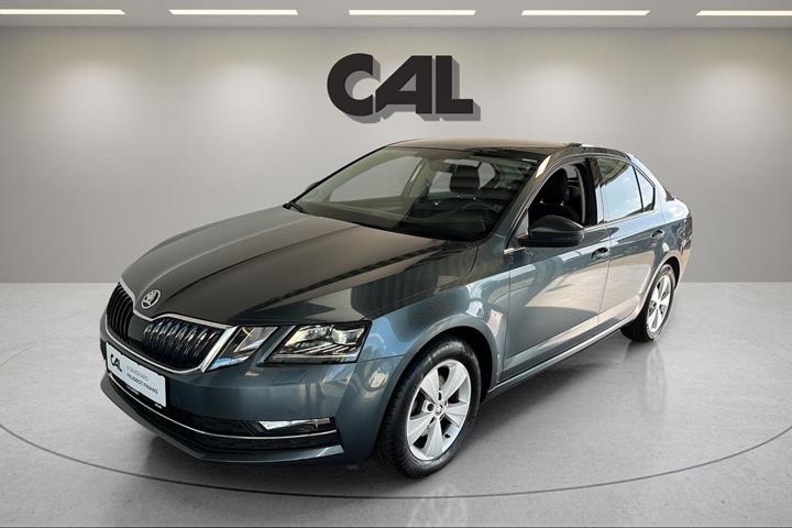 Grå Skoda Octavia fra 2019