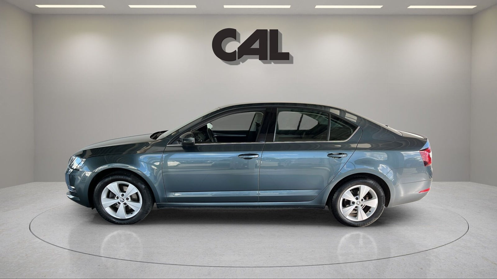 Grå Skoda Octavia fra 2019
