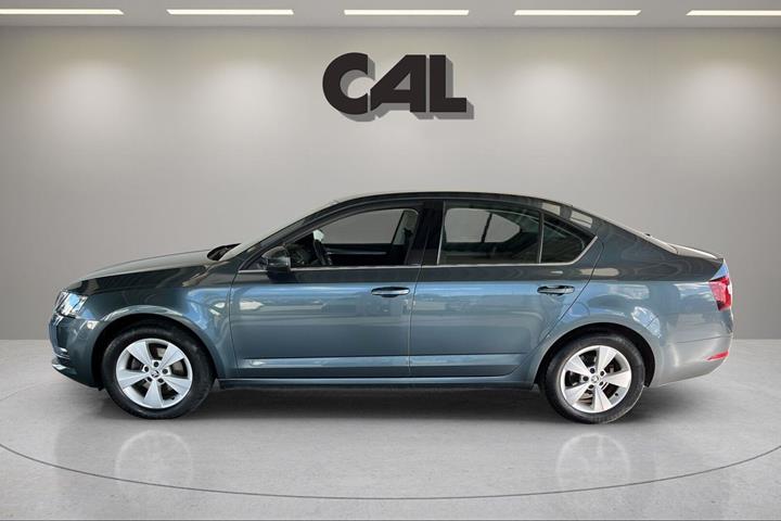 Grå Skoda Octavia fra 2019
