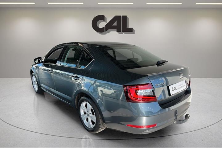 Grå Skoda Octavia fra 2019