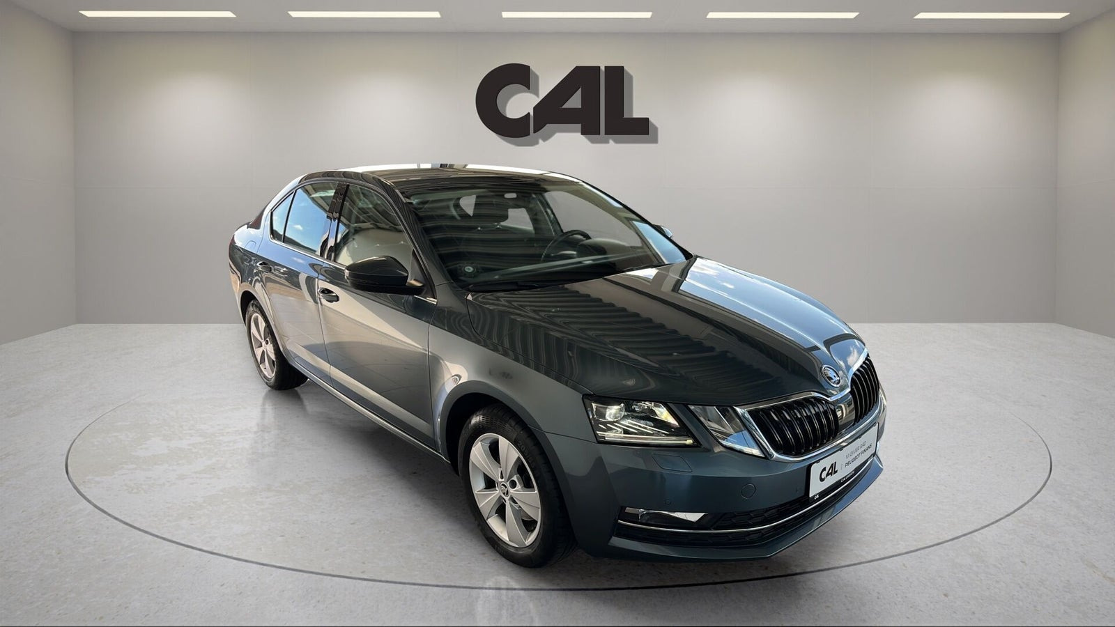 Grå Skoda Octavia fra 2019