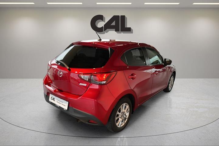 Rød Mazda 2 fra 2019