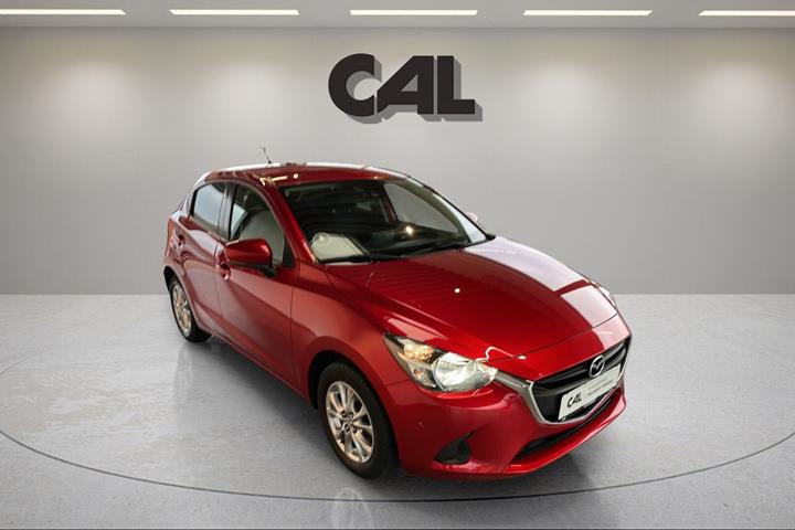 Rød Mazda 2 fra 2019