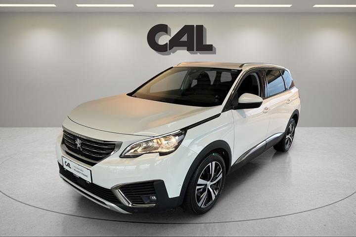 Hvid Peugeot 5008 fra 2018 set udefra
