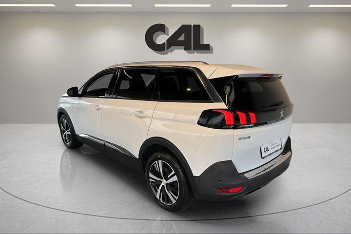 Hvid Peugeot 5008 fra 2018