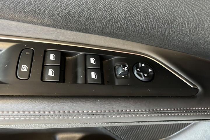 Hvid Peugeot 5008 fra 2018