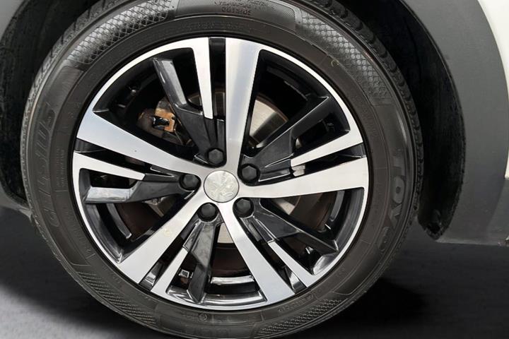 Hvid Peugeot 5008 fra 2018