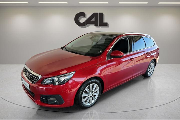 Rød Peugeot 308 fra 2017 set udefra