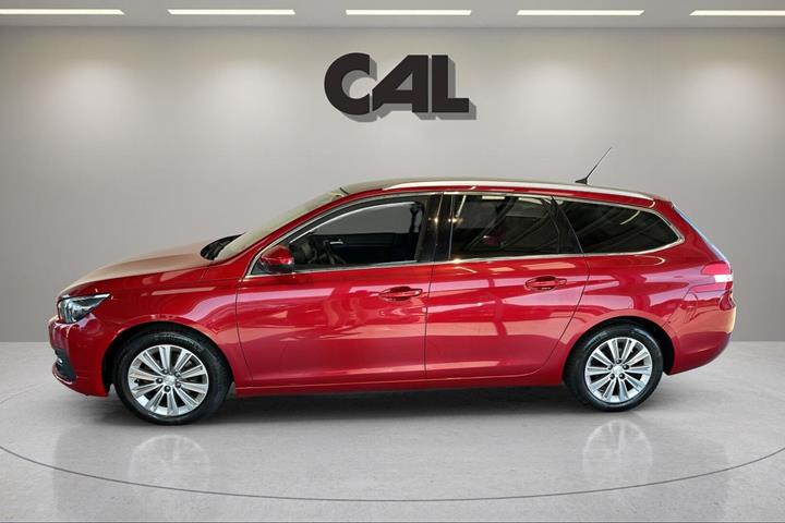 Rød Peugeot 308 fra 2017