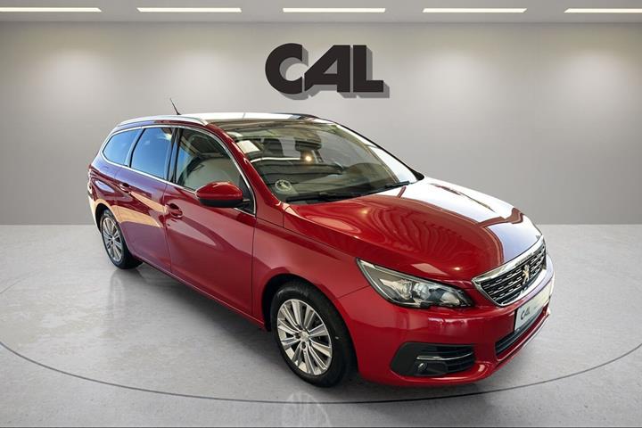Rød Peugeot 308 fra 2017