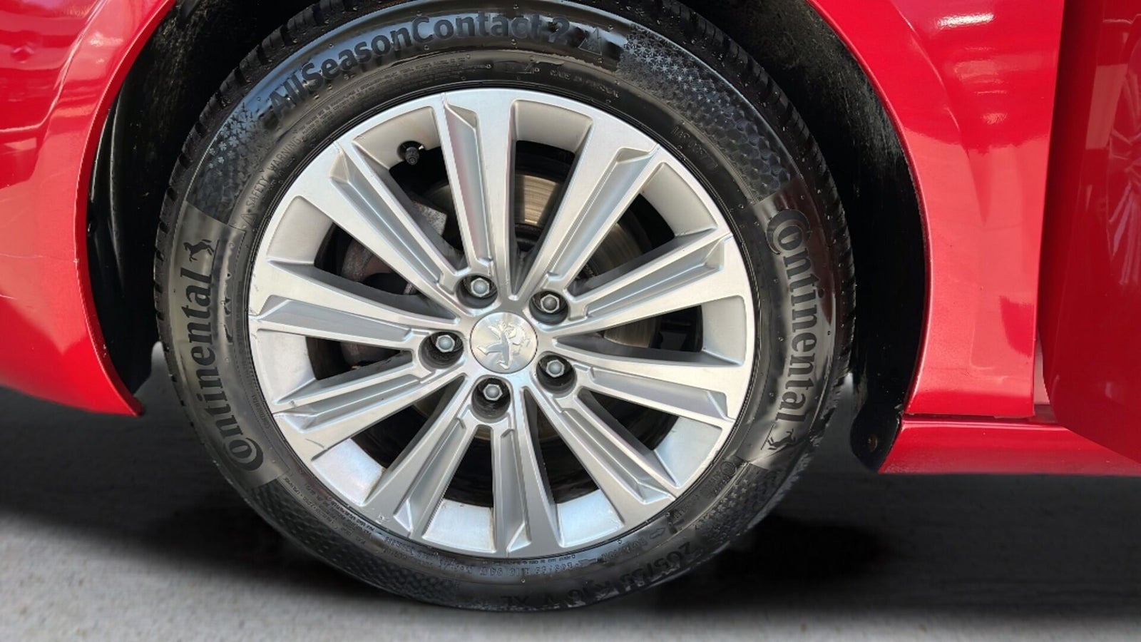 Rød Peugeot 308 fra 2017