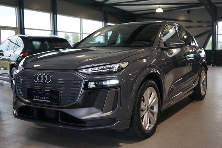 Grå Audi Q6 e-tron fra 2025