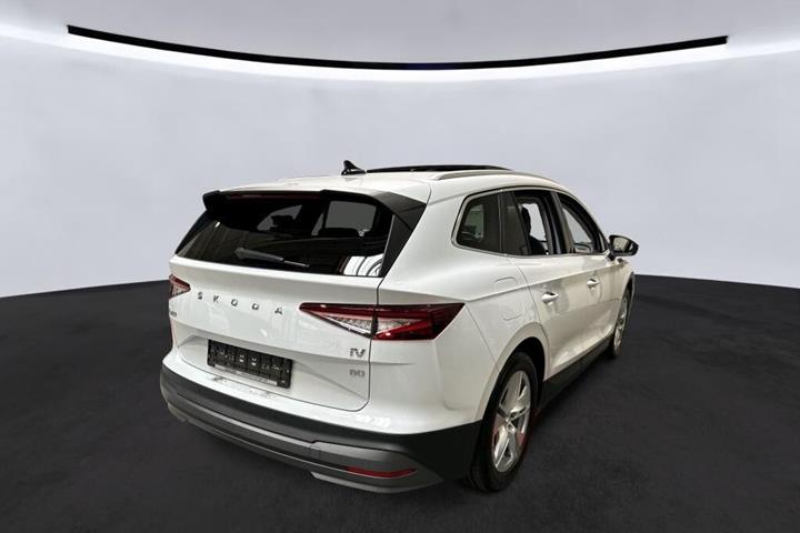 Hvid Skoda Enyaq fra 2022