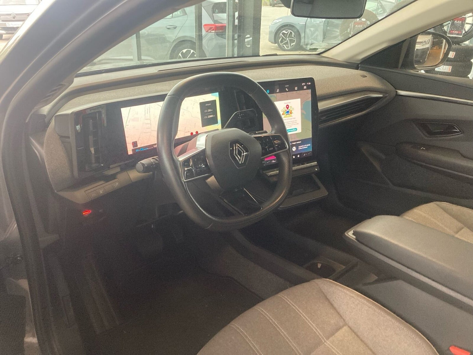Grå Renault Megane E-Tech fra 2023