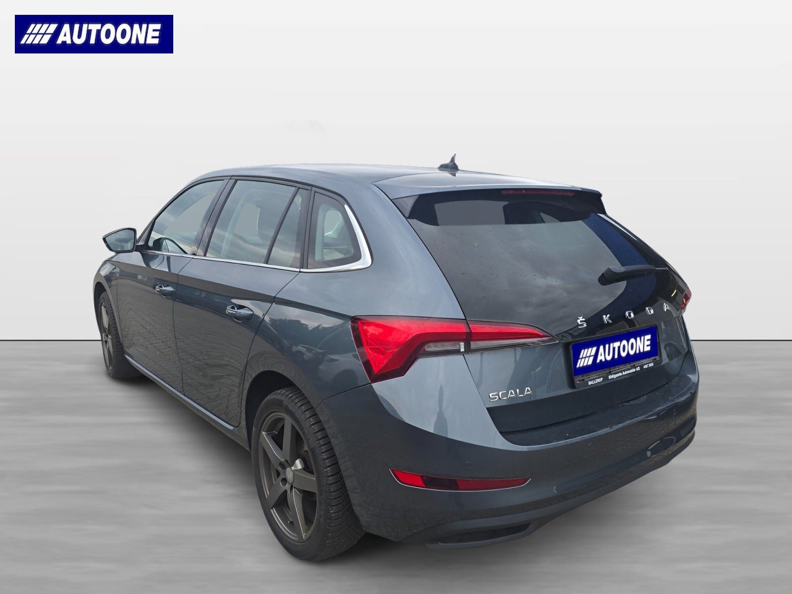 Grå Skoda Scala fra 2021