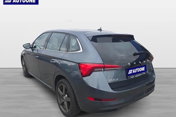 Grå Skoda Scala fra 2021