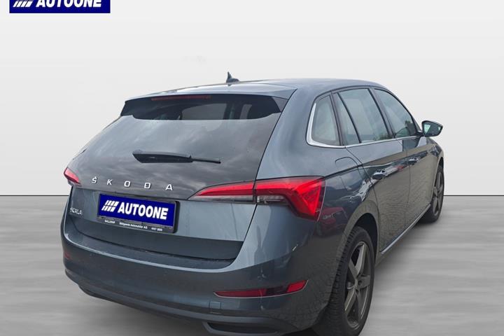 Grå Skoda Scala fra 2021