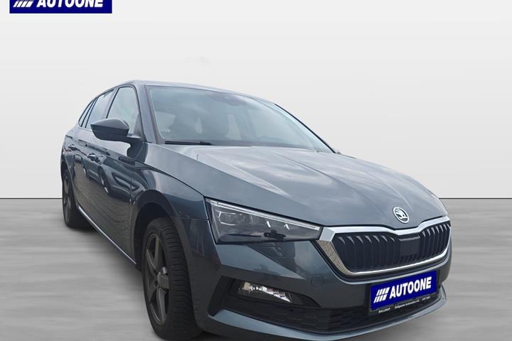 Grå Skoda Scala fra 2021