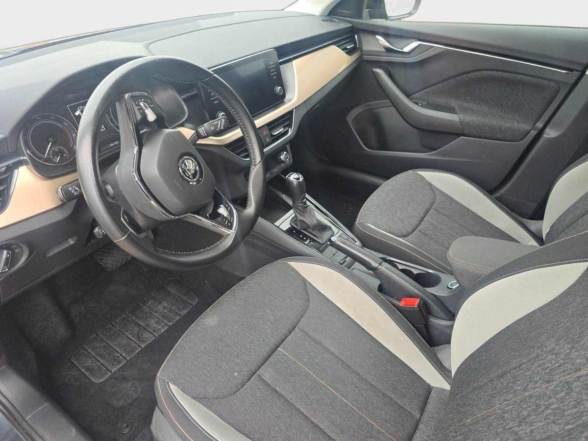 Grå Skoda Scala fra 2021