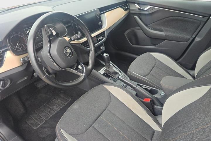Grå Skoda Scala fra 2021