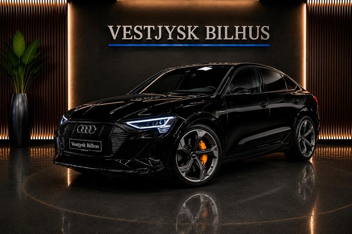Sort Audi e-tron S fra 2022 set udefra