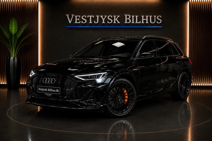 Sort Audi e-tron fra 2022 set udefra
