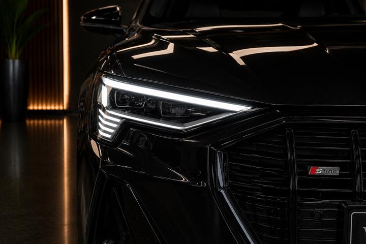 Sort Audi e-tron fra 2022