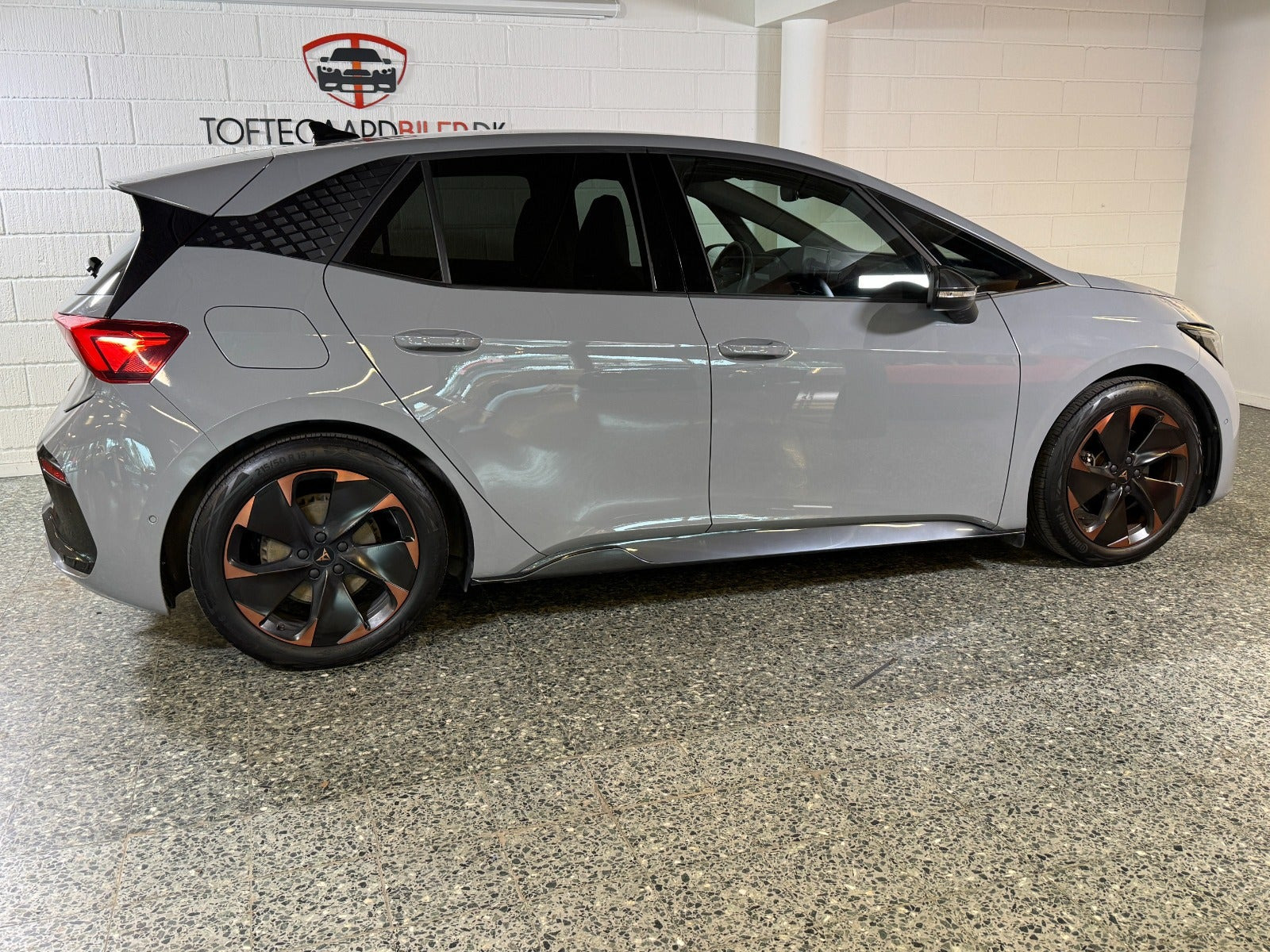 Grå Cupra Born fra 2023