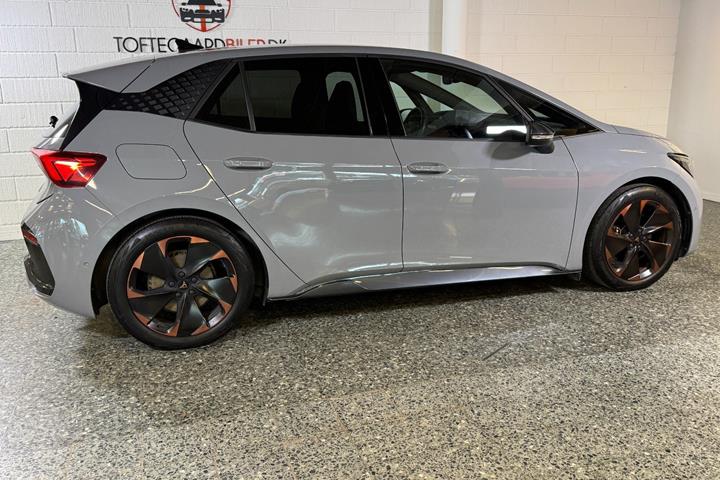 Grå Cupra Born fra 2023
