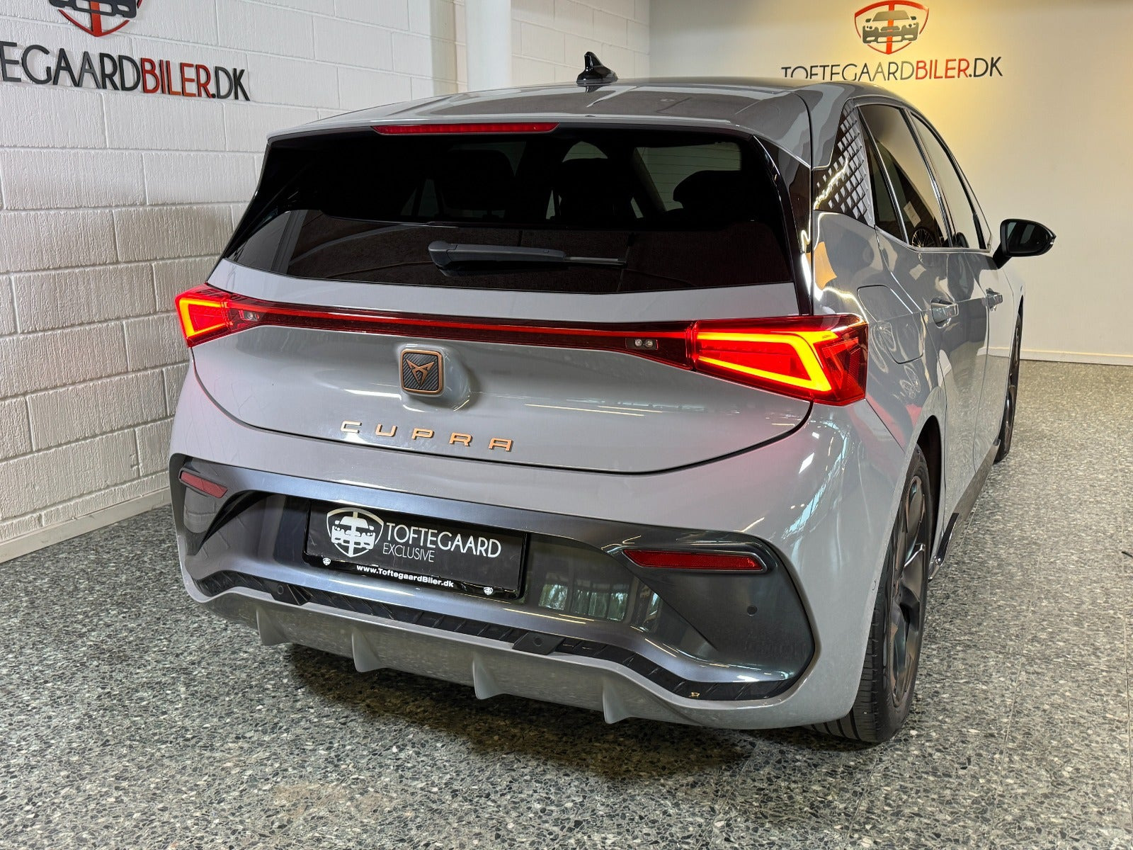 Grå Cupra Born fra 2023