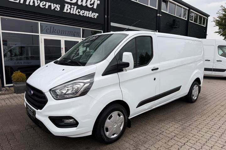 Hvid Ford Transit Custom 300 L2 fra 2023 set udefra