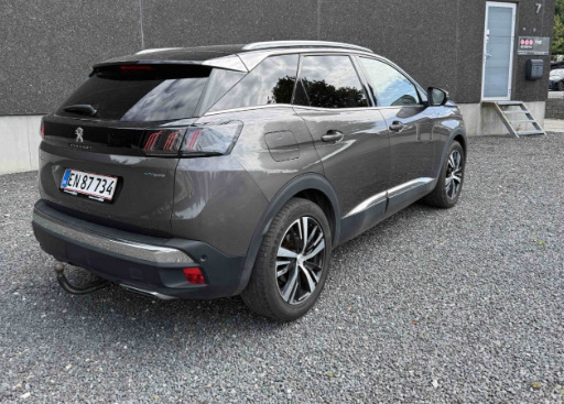 Grå Peugeot 3008 fra 2021