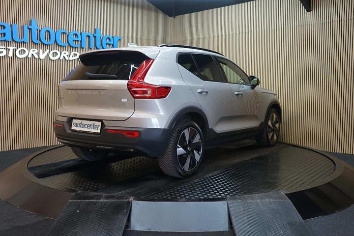 Sølv Volvo EX40 fra 2024