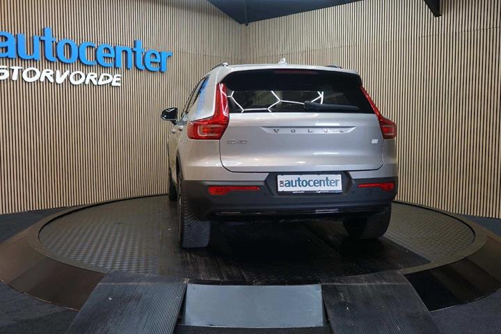 Sølv Volvo EX40 fra 2024