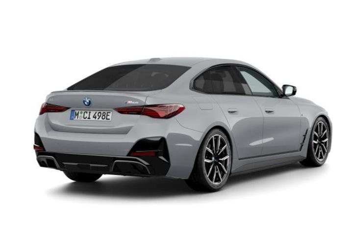 Grå BMW i4 fra 2026