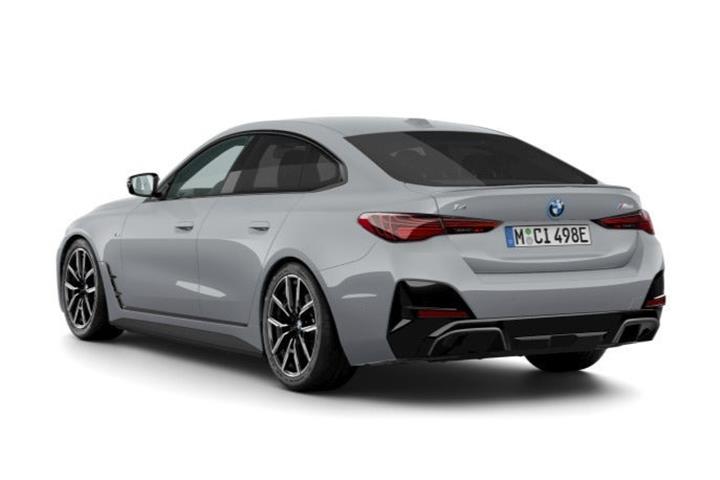 Grå BMW i4 fra 2026