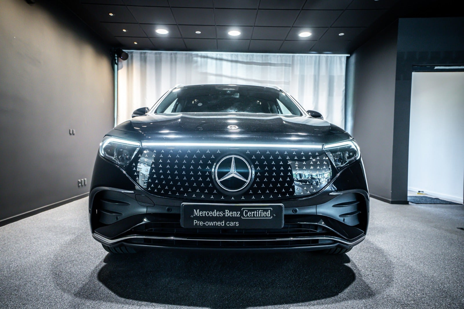 Sort Mercedes EQA350 fra 2025