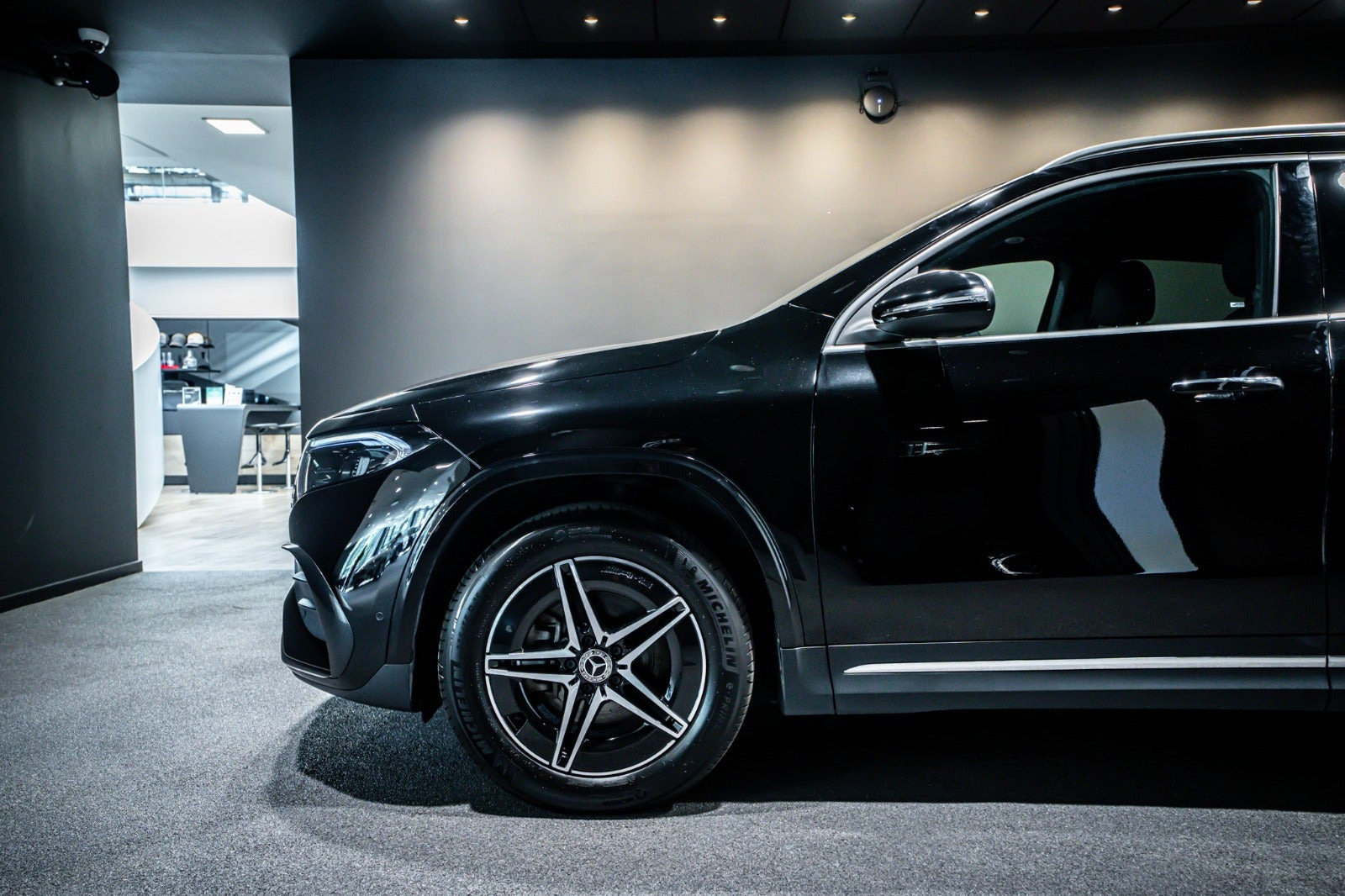 Sort Mercedes EQA350 fra 2025