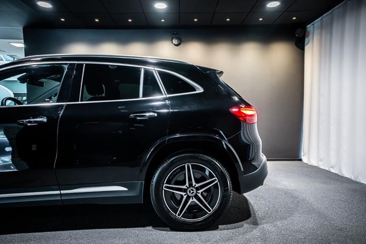 Sort Mercedes EQA350 fra 2025