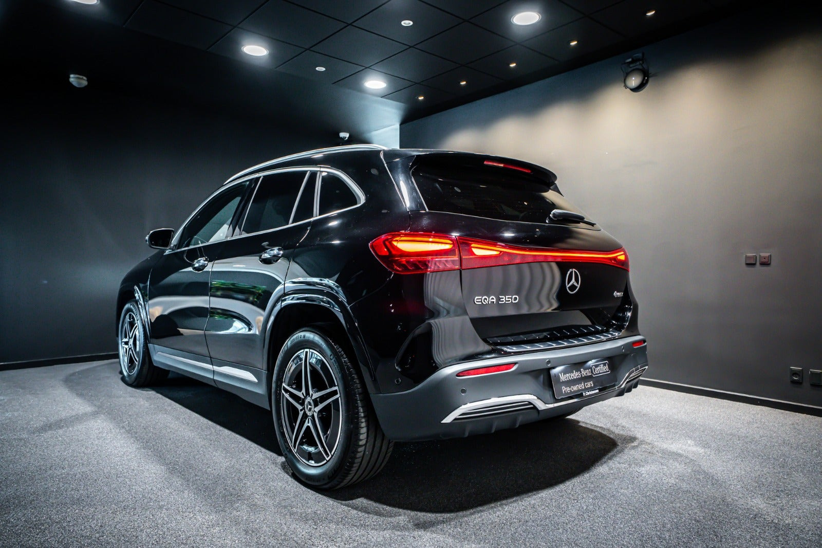 Sort Mercedes EQA350 fra 2025