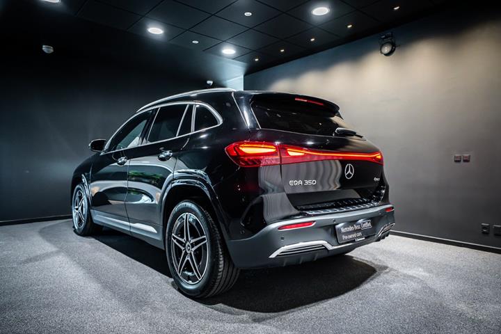 Sort Mercedes EQA350 fra 2025